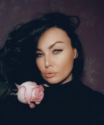 Я приглашаю тебя в мир страсти и удовольствия. Мои услуги охватывают все, что тебе нужно для полного удовлетворения. Я умею создавать незабываемые моменты благодаря моему креативному и открытому настроению. Живу в Москве, городе страстей и возможностей. У меня есть много положительных отзывов от моих клиентов, которые отмечают мою привлекательность и умение удовлетворить самые скрытые желания. Ты не пожалеешь о своем выборе, ведь со мной ты окажешься в руках настоящей профессионалки. Заходи на мою страничку, чтобы увидеть мои фото и сделать первый шаг к незабываемому опыту. 😘🌟🔥 Полина